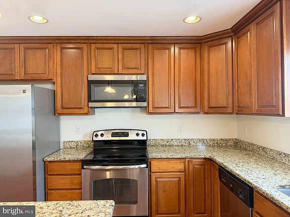 5th image of 10 Meadow Court Gln