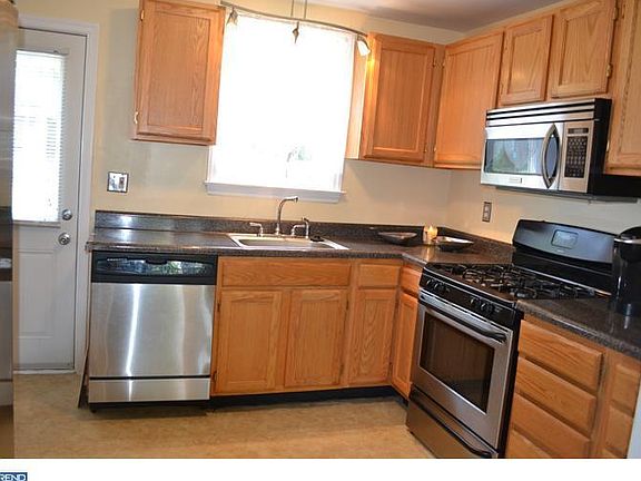 3rd image of 25 N Stuyvesant Dr