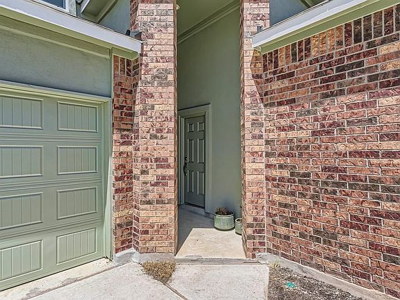 2nd image of 421 Escondido Cir