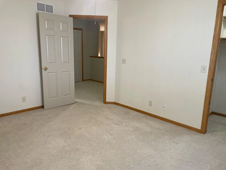 6800 S 89th St — Photo 32