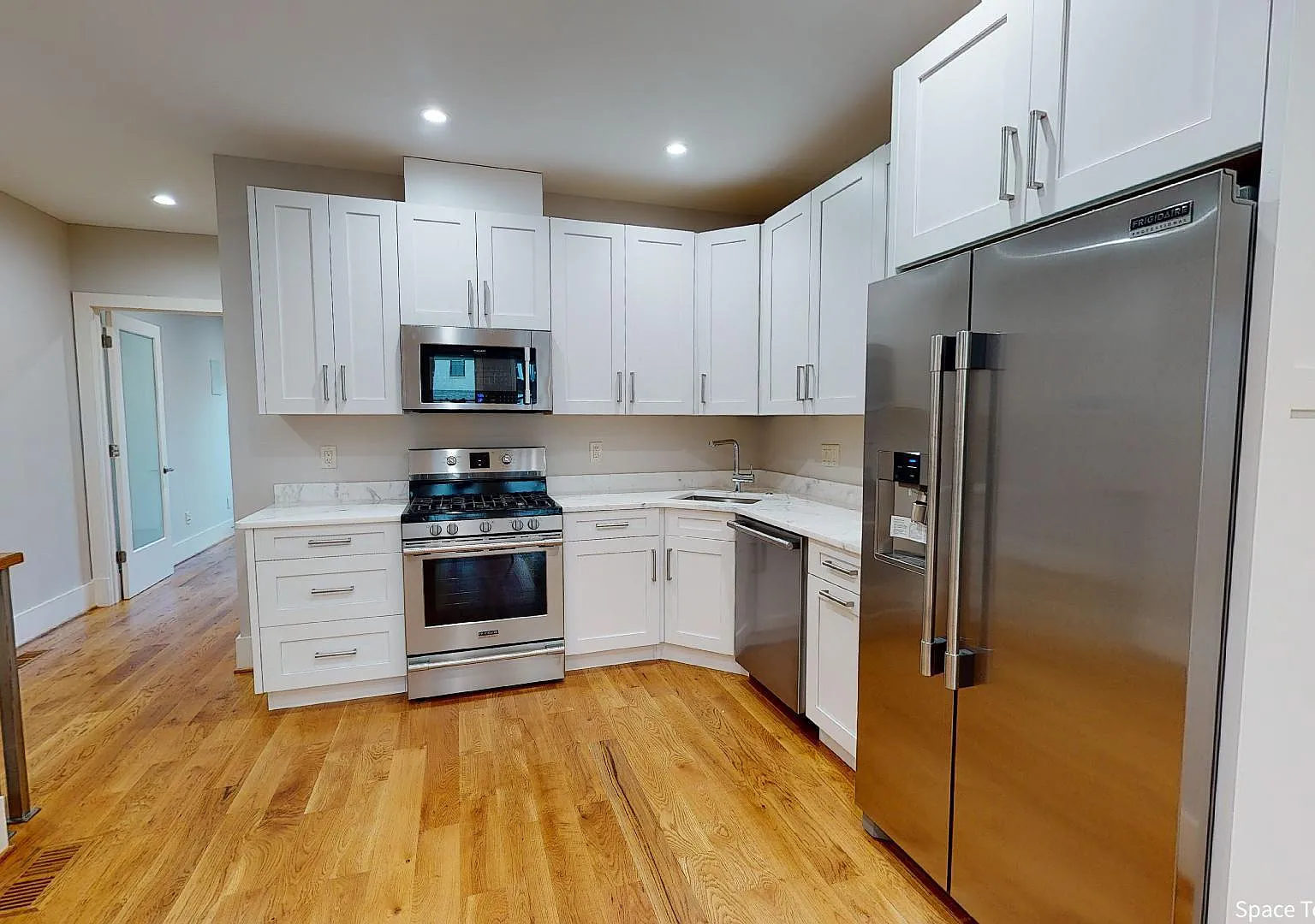 3 bed, 1500 sqft, $4,299 — Photo 3