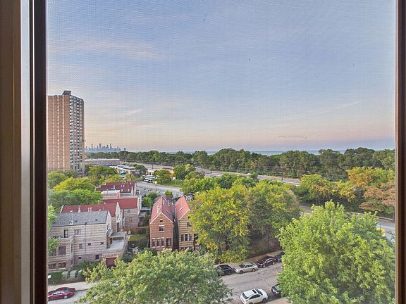 3rd image of 4800 S Lake Park Ave #909A