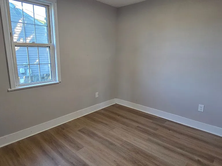 1019 Green Ln — Photo 15
