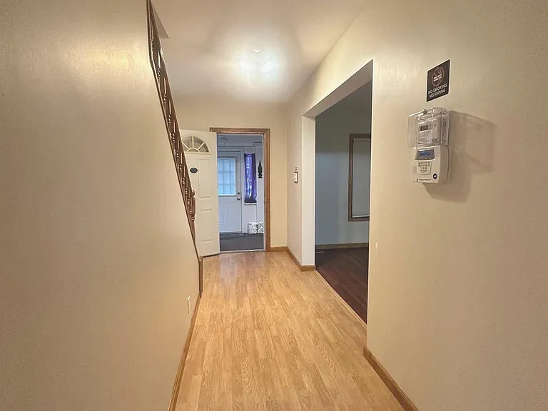 700 Schiller Ave — Photo 8