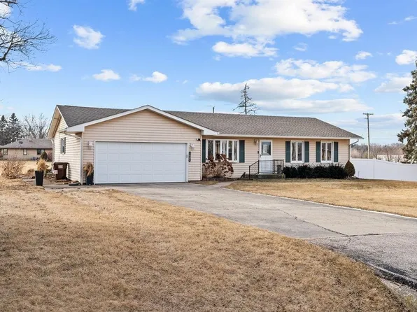 7521 Terrier Ln, Rockford, IL 61108