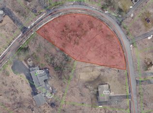 306 Lake Dr, Henryville, PA 18332