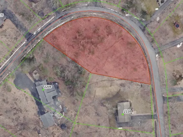 306 Lake Dr, Henryville, PA 18332