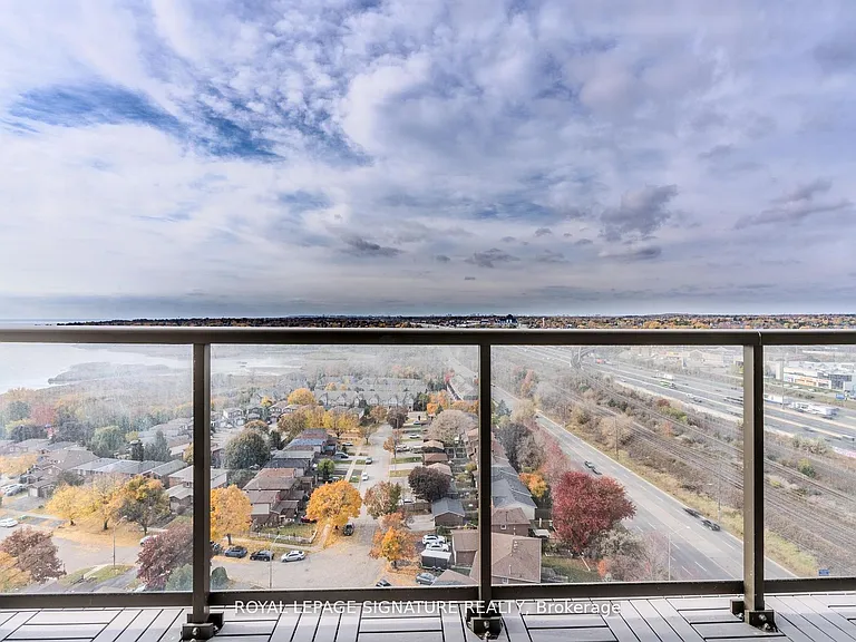 1215 Bayly St #Penthouse 206 — Photo 20