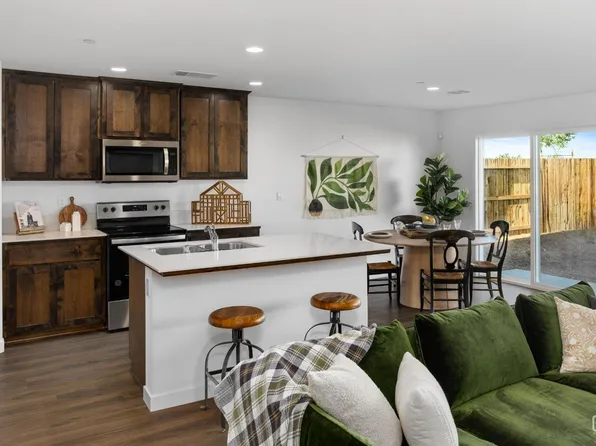 7311 Millers Point Ln, Bakersfield, CA 93307