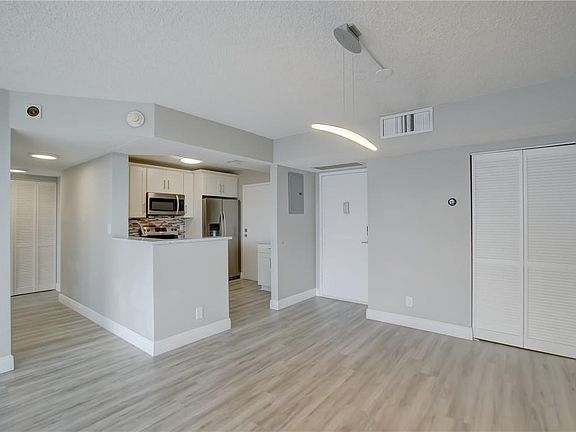 5th image of 1170 N Federal Highway #511