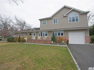 16 Larry Dr, Commack, NY 11725