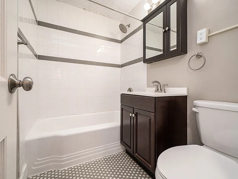 Manor Ridge Apartments — Photo 14