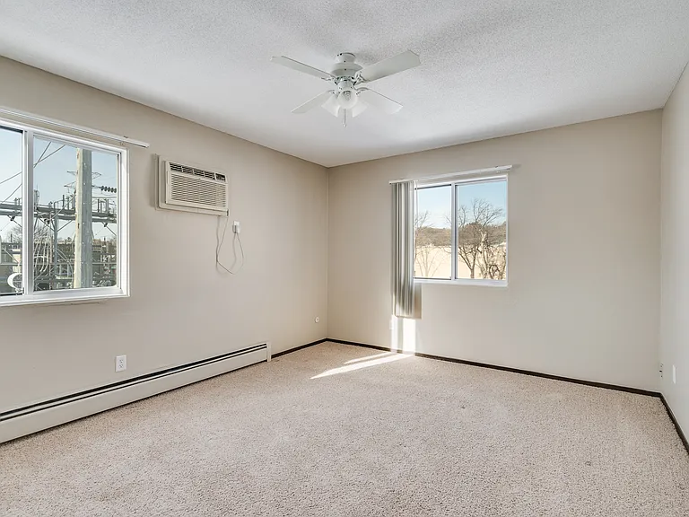 Shepard Terrace — Photo 11