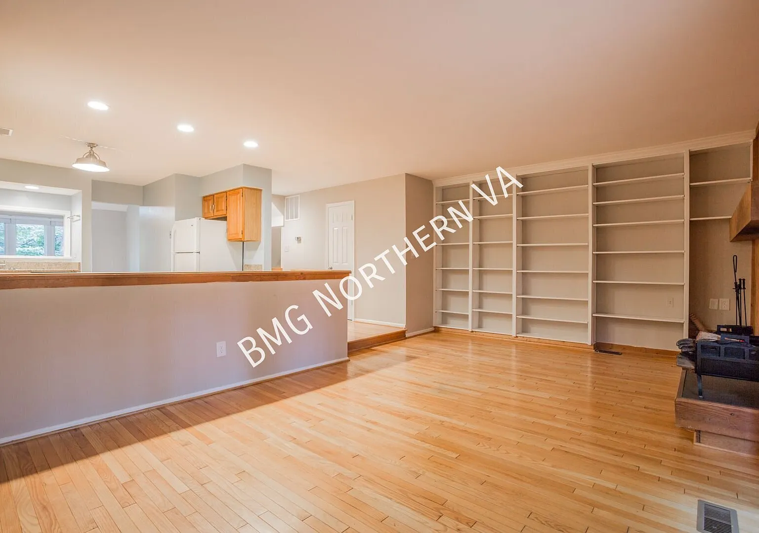 Fantastic 3BR/3.5 BA Townhome a Luxury Deck In Beautiful Fair Woods — Photo 4