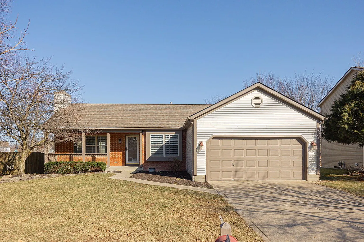 832 Executive Blvd photo 1