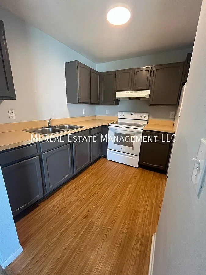 2 bed, 1.0 bath, 840 sqft, $1,365 — Photo 2