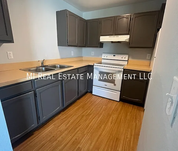 326 Stratford Way #6 — Photo 2