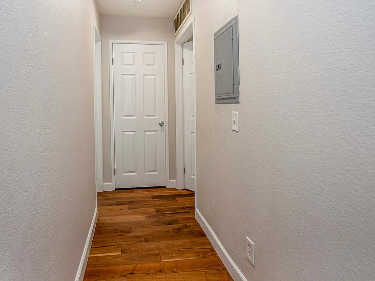 460 Oak St — Photo 19