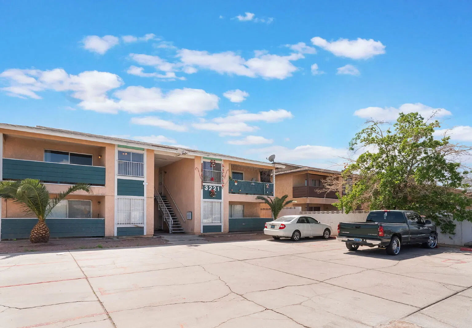 2 bed, 1.0 bath, 1100 sqft, $1,100 — Photo 2