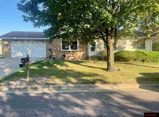 1701 Red Iron Ln, Saint Peter, MN 56082