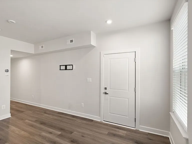 42564 Invergordon Ter — Photo 4