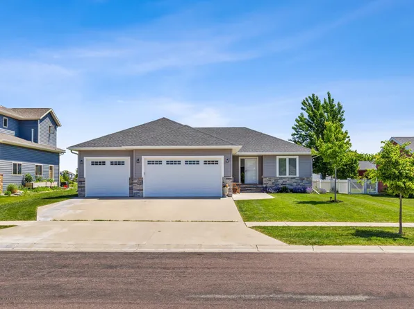 5982 Autumn Dr S, Fargo, ND 58104