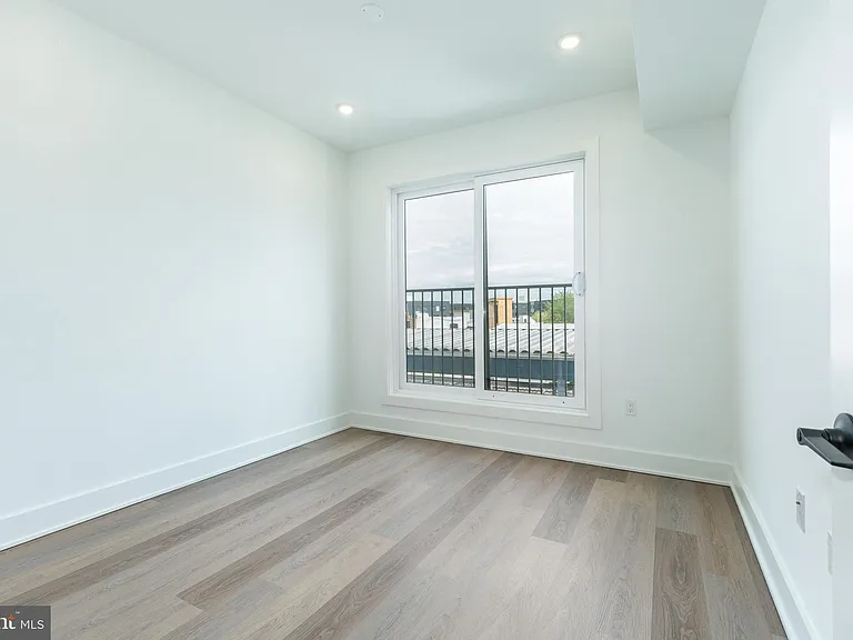 2252 N Front St #2 — Photo 9