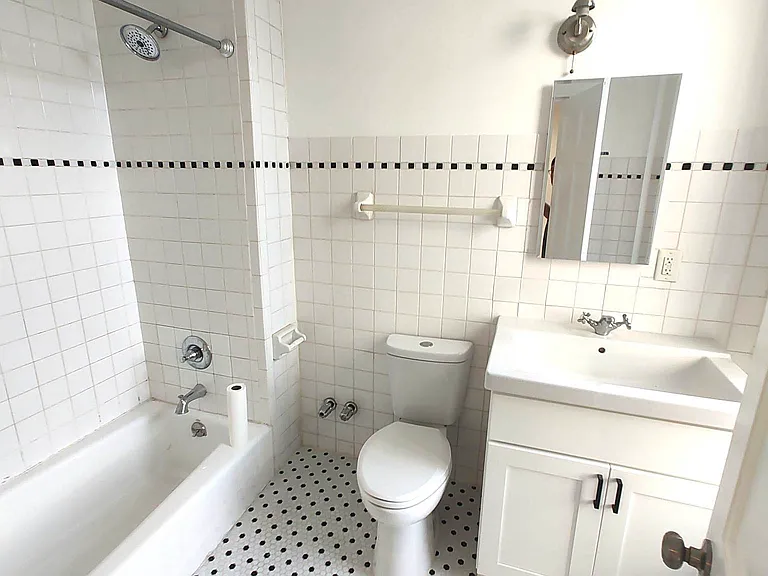 593 Vanderbilt Ave #A — Photo 6