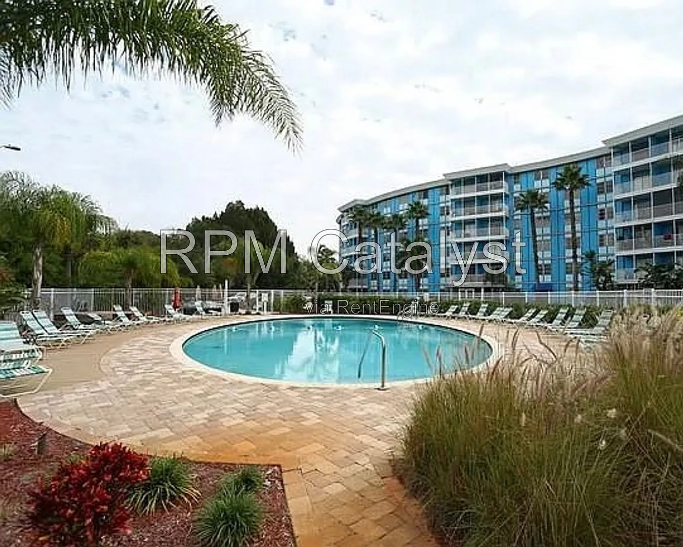 2 bed, 1.0 bath, 887 sqft, $1,700 — Photo 1