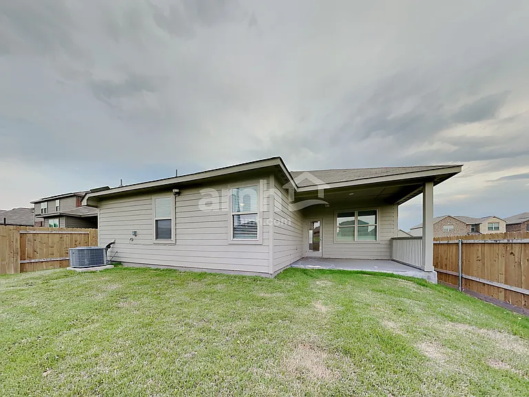 724 Lansman Trl — Photo 17