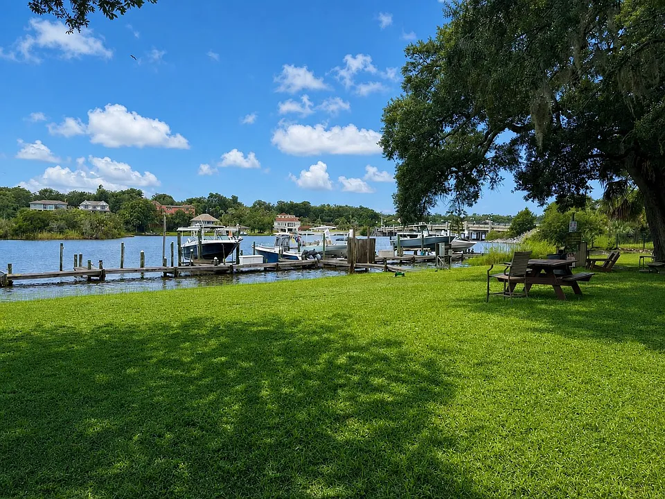 300 Bayou Blvd #116