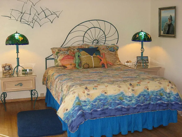 Upper bedroom with nautical theme