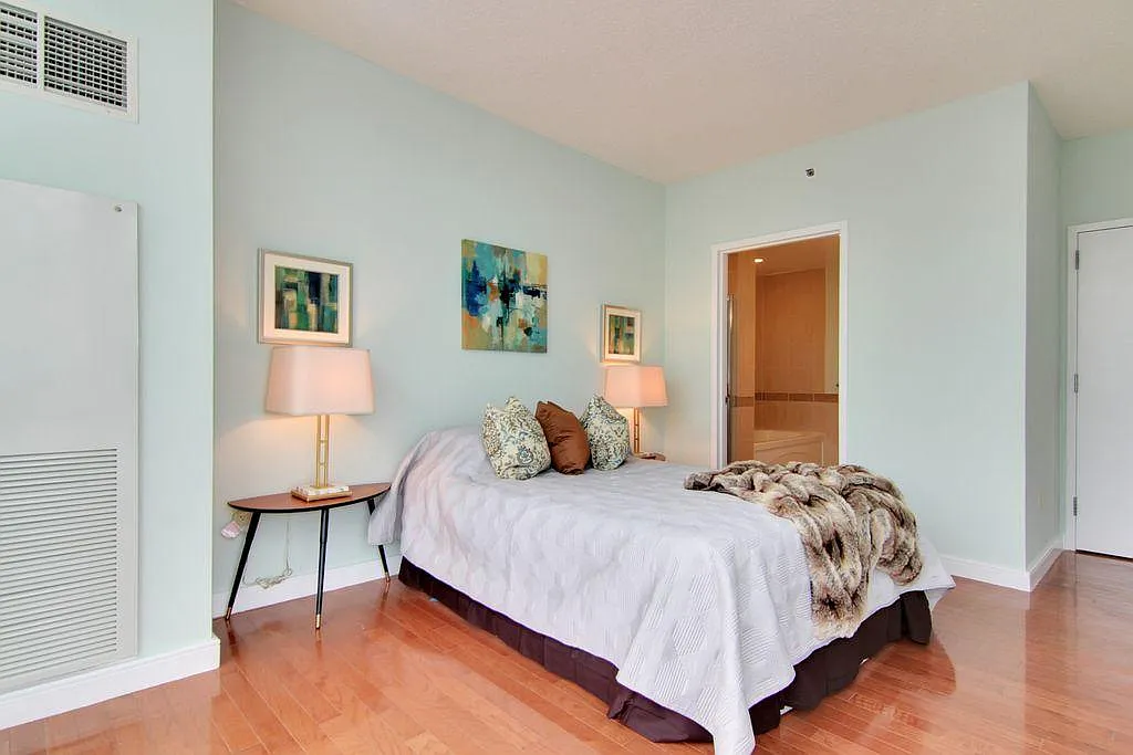 2 bed, 1335 sqft, $6,600 — Photo 4