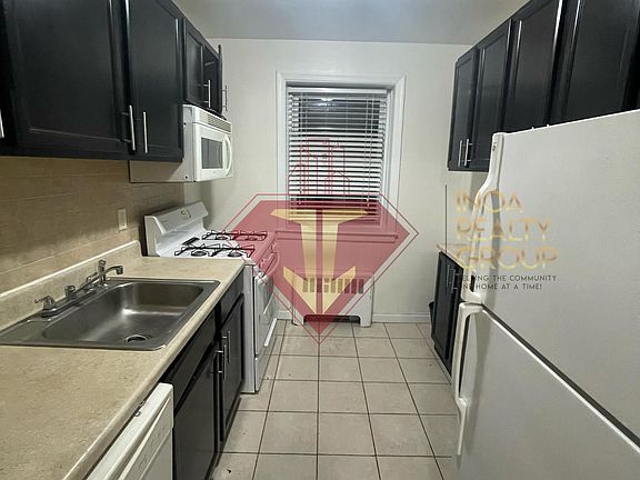 4th image of 9 62nd St #3MN