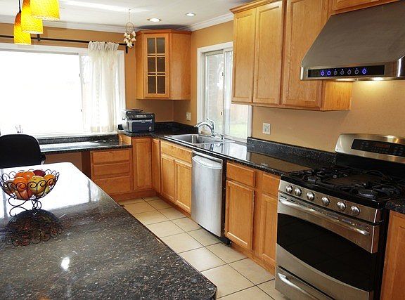 5th image of 9428 N Margail Ave