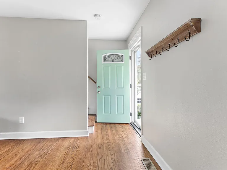 1325 Calla Ave — Photo 4