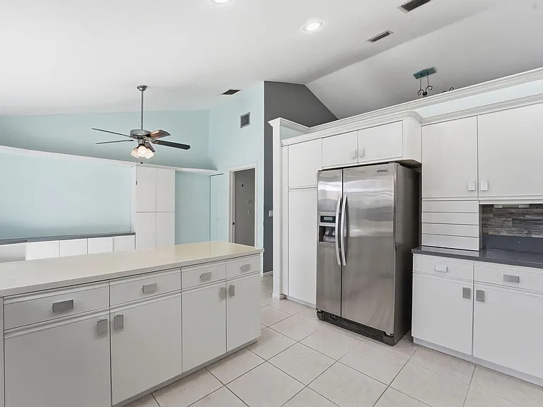 9284 Laurel Green Dr — Photo 14