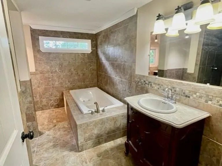 401 Wesley Heights Way — Photo 16