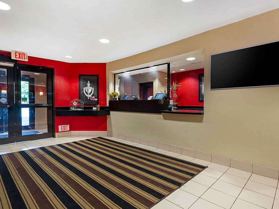 Lobby and Guest Check-in