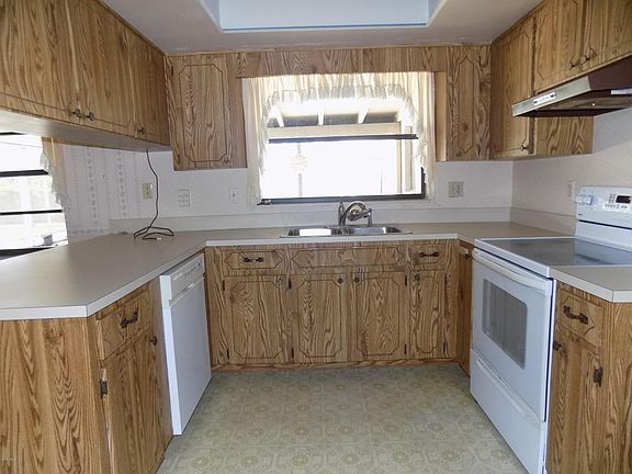 3rd image of 3069 Lantern Ct