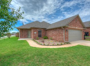 800 SW 37th St, Moore, OK 73160