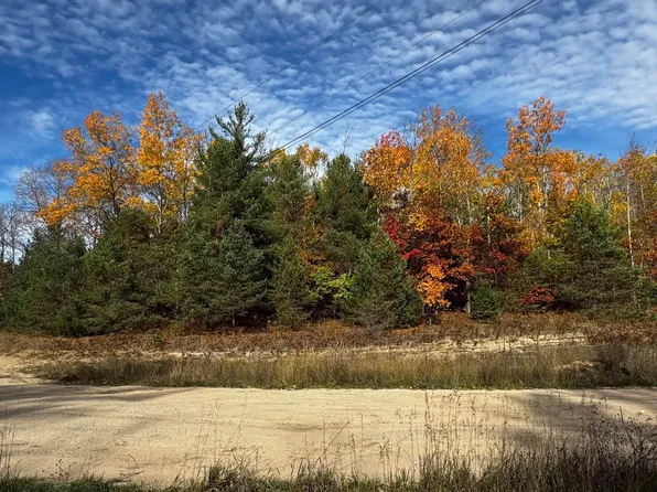 6180 N Greenway Dr, Frederic, MI 49733
