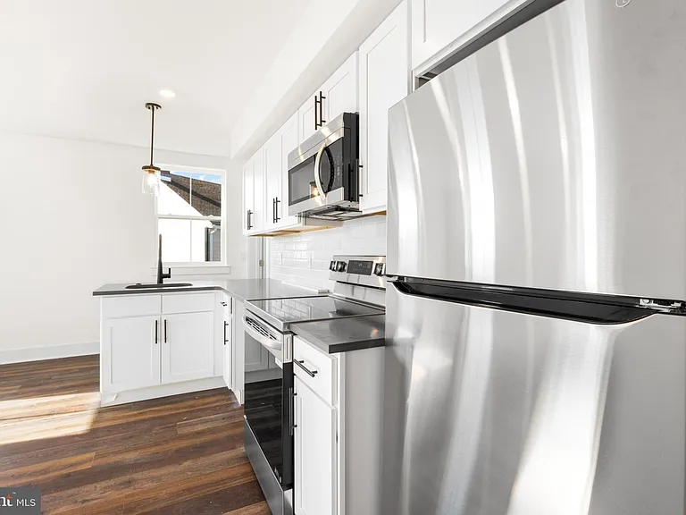 7037 Ridge Ave #202 — Photo 4