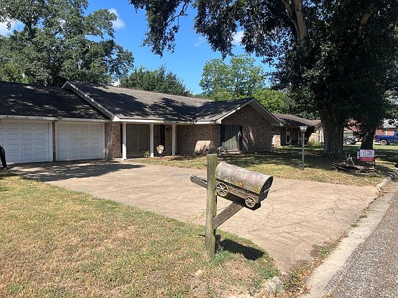 3rd image of 1429 Circle Dr