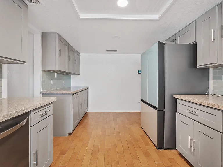 N 58th Ln — Photo 7