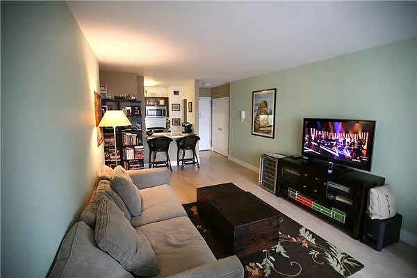 Rented by R New York | media 17