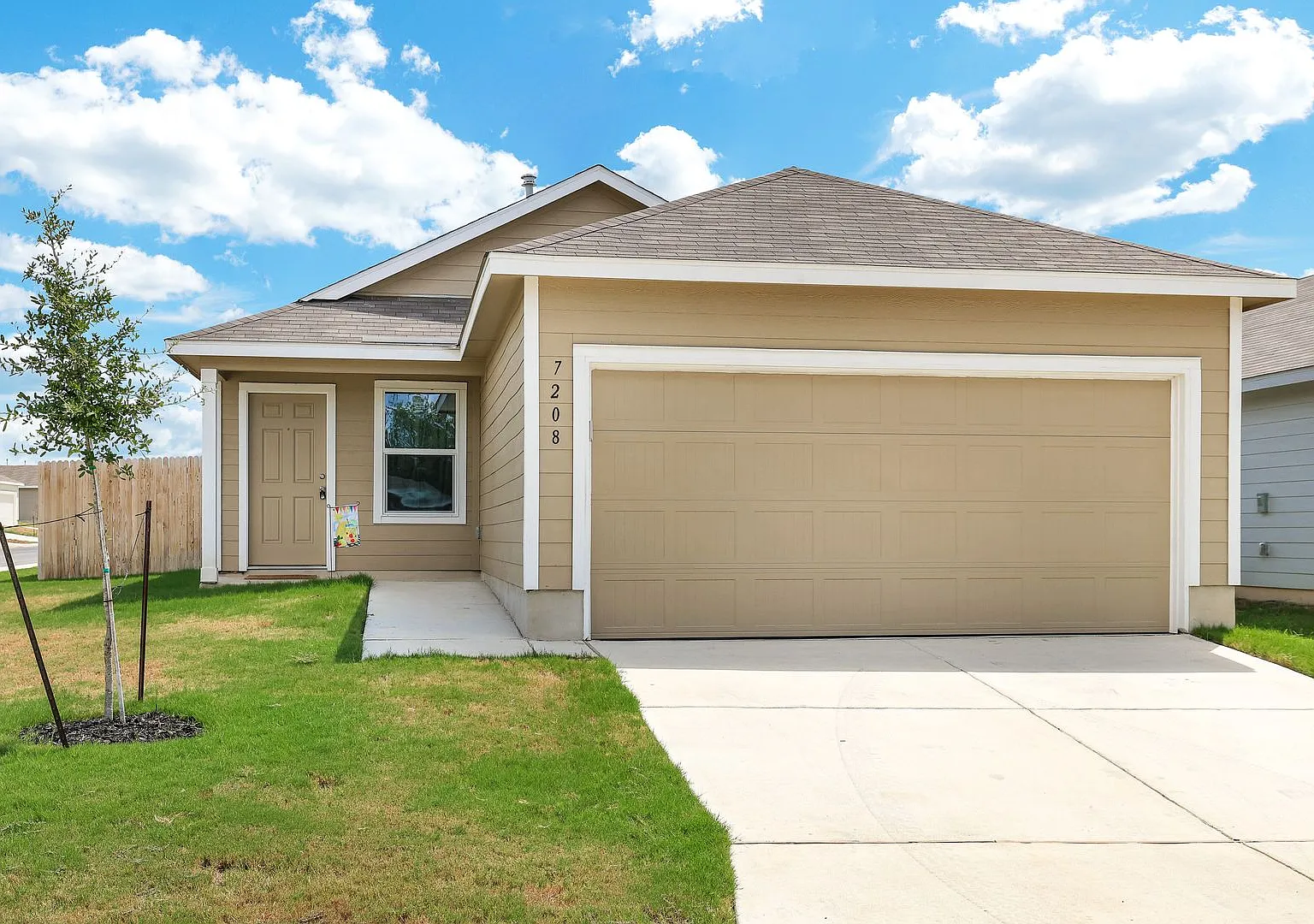Elegant Corner Lot Home in Desirable Silos Community — Photo 1