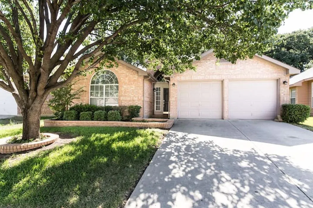 3 bed, 1742 sqft, $5,000 — Photo 2