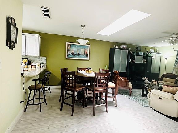 5th image of 604 SW Natura Boulevard #E