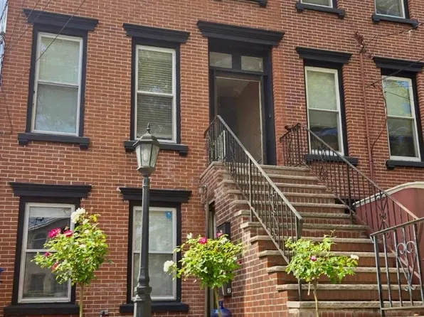 7 Whitman Avenue image 1 of 28